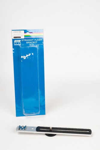 Jessop straight flash bracket